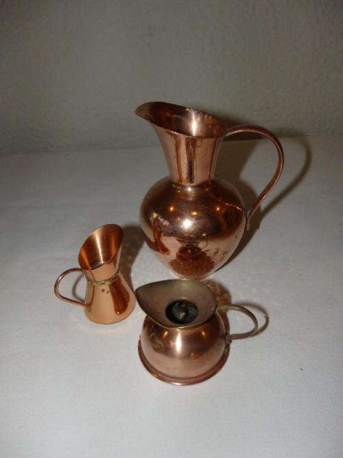 THREE STUNNING ORNAMENTAL COPPER VASES - IDEAL FOR LARGER PRINTERS TRAYS