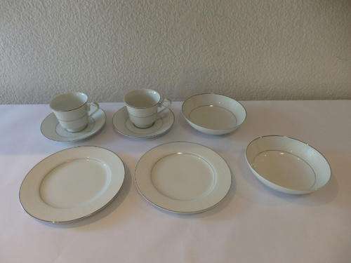 A STUNNING SILVER LACE OF JAPAN EIGHT PIECE FINE CHINA TEA SET - THE IDEAL TEA FOR TWO SET