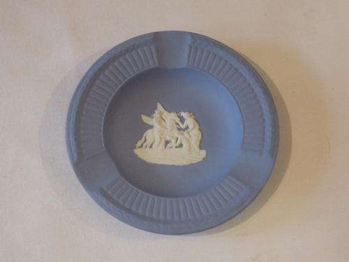 A SPECTACULAR WEDGWOOD OF ENGLAND BLUE JASPERWARE ASHTRAY IN MINT CONDITION