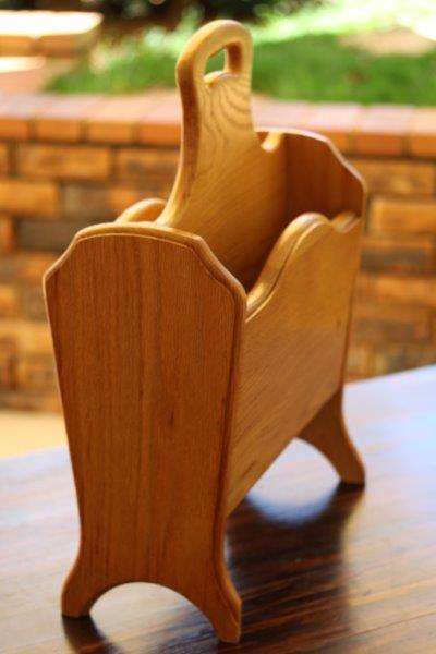 WOW!!! A STUNNING SOLID OAK MAGAZINE RACK IN FANTASTIC CONDITION!!!