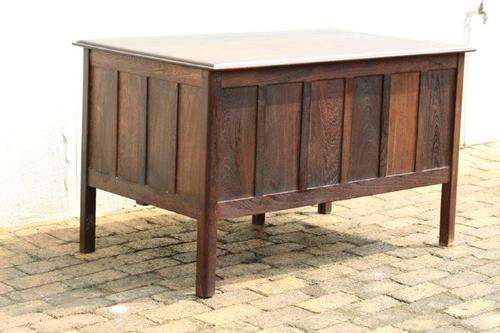 EXQUISITE SOLID PARTRIDGE WOOD DESK WITH 3 DRAWS - GORGEOUS FURNITURE PERFECT FOR A HOME STUDY!