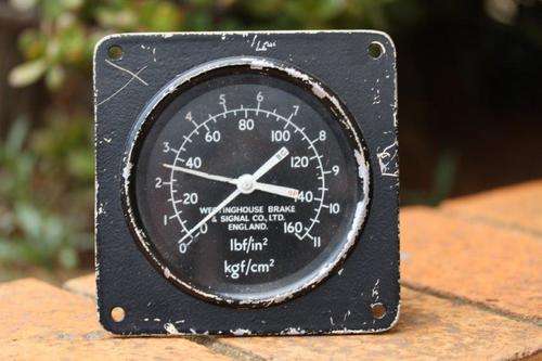 A SCARCE WESTINGHOUSE RAILWAY PRESSURE GAUGE IN GREAT CONDITION!!! THIS IS AWESOME. WOW!!!
