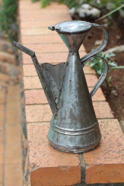 A SCARCE, VERY UNUSUAL OIL CAN WITH LID & DOUBLE HANDLE!!! THIS IS A VERY NICE OIL CAN...