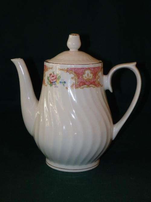 A STUNNING RICHWOOD OF USA PORCELAIN TEAPOT WITH A WILD FLOWER PATTERN AND PINK DESIGN WORK