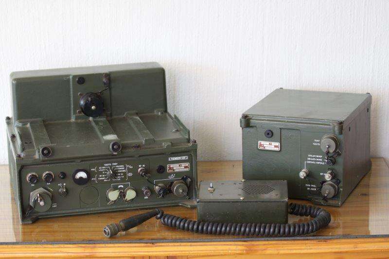 AWESOME OLD SADF THOMSON-CSF MILITARY RADIO RECEIVER THAT WORKS!!! THESE ARE HIGHLY COLLECTIBLE...