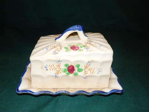 A BEAUTIFUL OLD (POSSIBLY VINTAGE) HAND PAINTED DOMED PORCELAIN BUTTER DISH