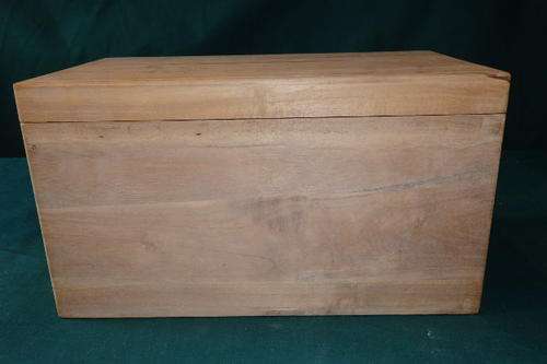 AN AWESOME UNSTAINED BALSA WOOD STORAGE BOX WITH LIP ON THE LID TO KEEP CONTENTS AIRTIGHT