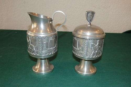 AN AMAZING VINTAGE (1970's) SNORRE NORSK TINN PEWTER MILK JUG AND LIDDED SUGAR BOWL