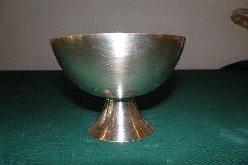 A STUNNING VINTAGE SILVER PLATE ON COPPER TROPHY BOWL DATED 1946