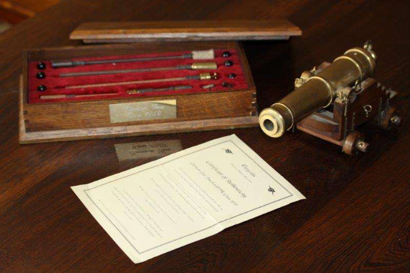 AN EXTREMELY RARE MODEL DUTCH 64PDR GARRISON CANON & LOADING KIT IN PRISTINE CONDITION circa 1850!!!