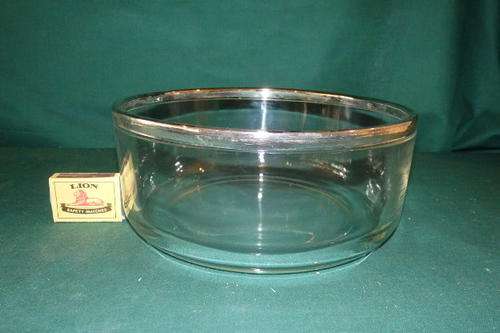 AN EXQUISITE CLEAR GLASS TRIFLE/ DESSERT SERVING BOWL WITH A SILVER PLATED RIM