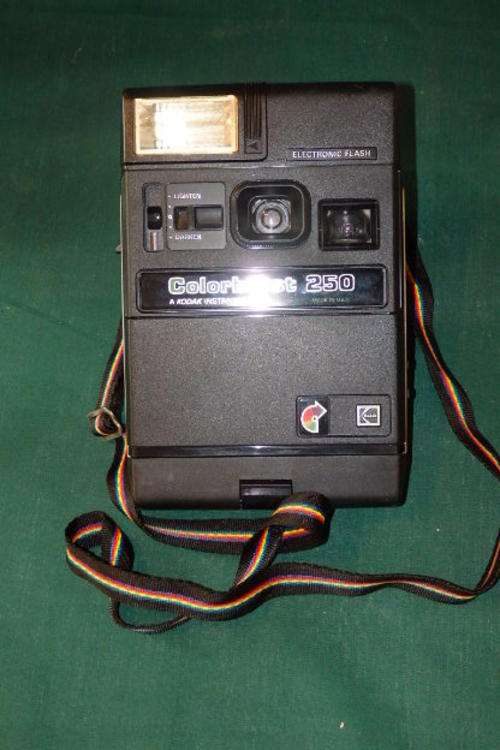 AN AMAZING VINTAGE KODAK COLORBURST A 250 INSTANT CAMERA WITH ELECTRONIC FLASH