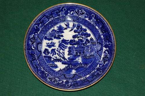 AN EXQUISITE VINTAGE ROYAL DOULTON OF ENGLAND "WILLOW" (FLOW BLUE) PLATE