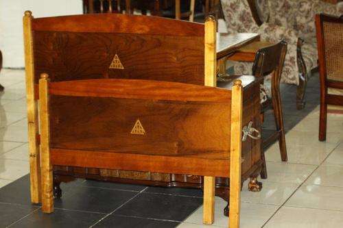 A STUNNING VINTAGE COTTAGE STYLE SINGLE HEADBOARD & FOOTBOARD IN EXCELLENT CONDITION!!!