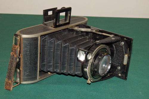 A SPECTACULAR ANTIQUE c1935 VOIGTLANDER BESSA (COMPUR-RAPID) FOLDING BELLOWS CAMERA