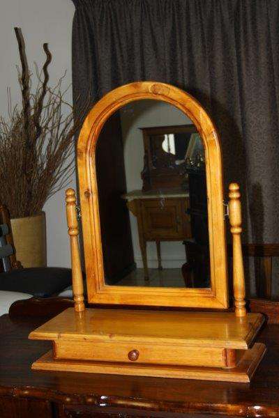 ABSOLUTELY STUNNING OREGON PINE DRESSING TABLE MIRROR WITH DRAWER - AWESOME!!!
