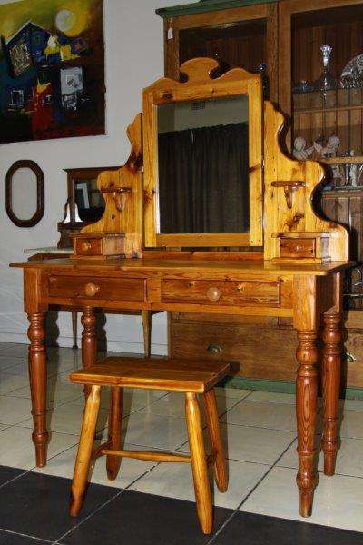 ABSOLUTELY STUNNING OREGON PINE DRESSING TABLE & MIRROR WITH DRAWER & STOOL - AWESOME!!!