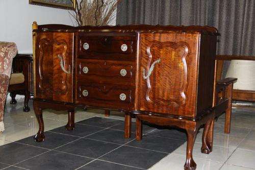 WOW!!! A MAGNIFICENT VINTAGE BALL & CLAW SIDE SERVER IN EXCELLENT CONDITION!!!