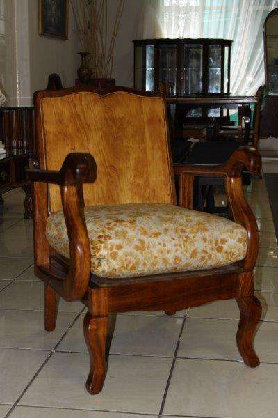 WOW!!! AN EXQUISITE SOLID ANTIQUE CHAIR IN FANTASTIC CONDITION!!! PERFECT FOR 'THAT' CORNER!!!