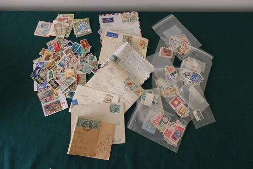 AN AWESOME COLLECTION OF MIXED STAMPS FROM AROUND THE WORLD INCLUDING UK, BULGARIA, CYPRUS AND MORE