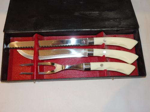 AN AWESOME VINTAGE WHITE HANDLED STAINLESS STEEL 3 PIECE BOXED CARVING SET
