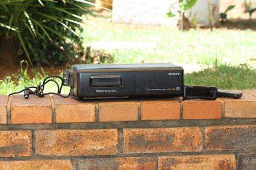 AN AWESOME PORTABLE SONY OF JAPAN MODEL CDX-A55 10 CD DISK CHANGER WITH SCREEN AND REMOTE