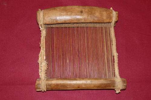 AN AWESOME ORNAMENTAL WOODEN "WEAVING" LOOM WITH A WALL HANGING CLIP