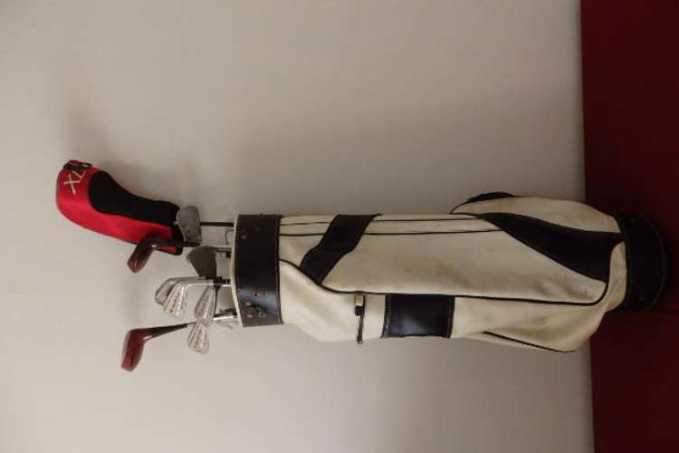 AN AWESOME VINTAGE "JEANETTE BURD" SLAZENGER LADIES GOLF SET WITH IRONS, WOODS AND A PUTTER