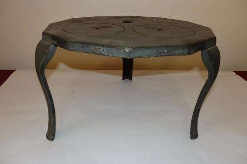 AN AWESOME VINTAGE THREE LEGGED BLACK CAST IRON "OPEN FIRE" STOVE TOP WITH THREE POT SLOTS