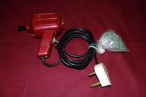 A FASCINATING VINTAGE (c1980) GAF OF ENGLAND ARIEL DRAUGHTSMAN'S ELECTRIC ERASER