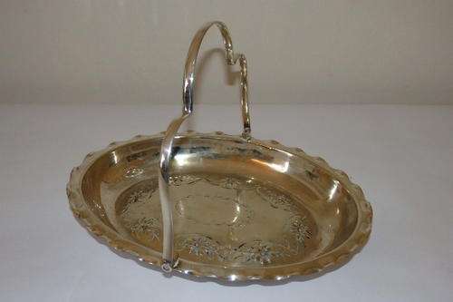 AN AWESOME VINTAGE EPNS SILVER PLATED OVAL PASTRY/ BON BON SERVER WITH A HANDLE