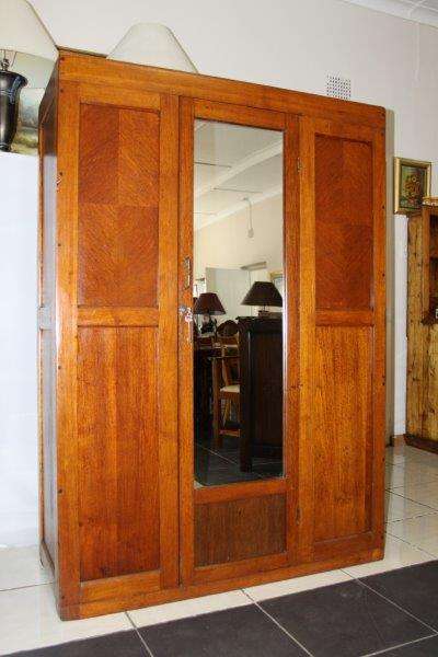 AN AWESOME ANTIQUE MIRROR CUPBOARD (JONGMANS KAS) IN GREAT CONDITION!!! STUNNING FURNITURE!