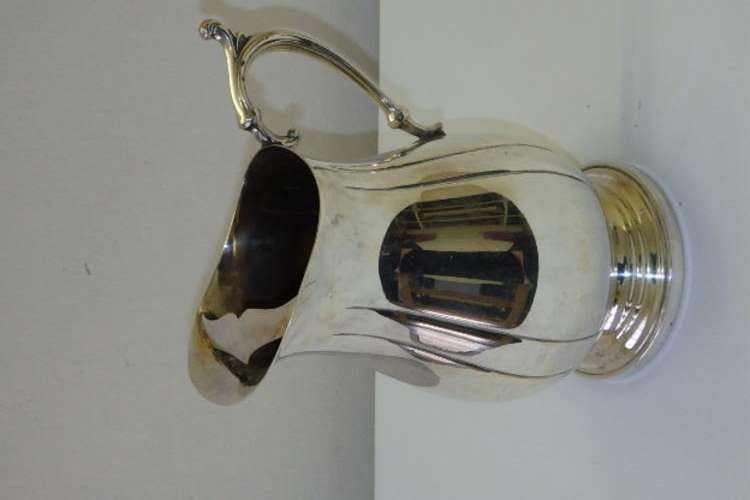 AN FANTASTIC VINTAGE LARGE (1.5l) SILVER PLATED WATER PITCHER WITH ICE LIP