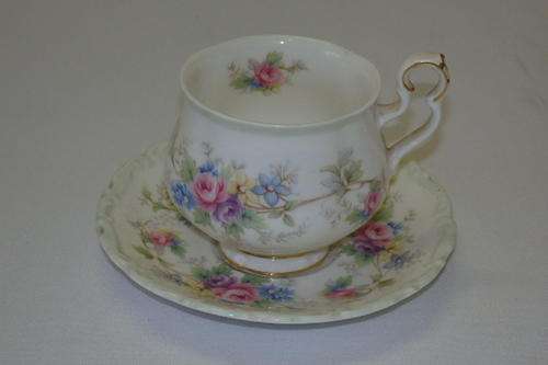A STUNNING ROYAL ALBERT CUP AND SAUCER DUO IN THE BEAUTIFUL "COLLEEN" PATTERN