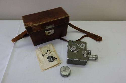 AN AWESOME VINTAGE (c1955) CINE NIZO 2x8mm MODEL S2T 8mm MOVIE CAMERA IN ITS LEATHER CASE