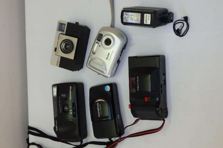 AN AWESOME COLLECTION OF FIVE VINTAGE CAMERAS INCLUDING PENTAX, OLYMPUS AND KODAK CAMERAS