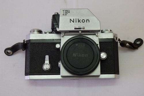 A FANTASTIC VINTAGE (c1960's) NIKON PHOTOMIC FTN 35mm CAMERA AND FINDER BODY