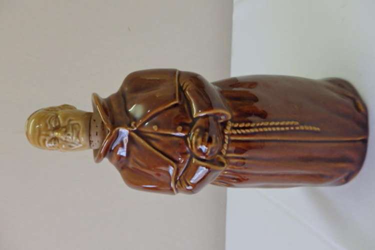 AN AMAZING AND RARE JOHN McEWAN's "THE ABBOT'S CHOICE" 12 YEAR OLD SCOTCH WHISKY CERAMIC FIGURINE