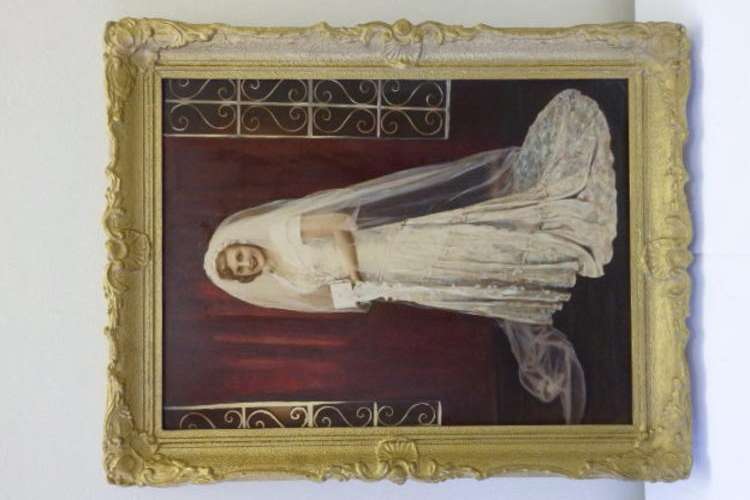 A STUNNING VINTAGE ORNATE FRAME WITH AN UNUSUAL DUAL MEDIUM TECHNIQUE PICTURE