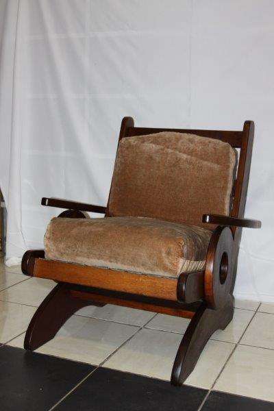 STUNNING VINTAGE RETRO MECHANICAL ROCKING CHAIR IN GREAT CONDITION FOR THE AGE! SOMETHING SPECIAL