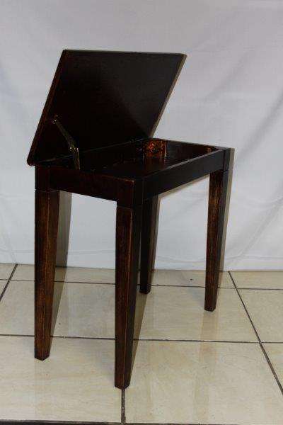 STUNNING ANTIQUE PIANO STOOL c/w STORAGE IN GREAT CONDITION!!! AWESOME PIECE OF FURNITURE