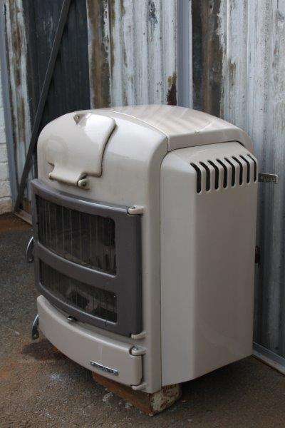 A STUNNING 'BECKERS' COAL / WOOD HEATER c/w ALL THE GLASS, ASHPAN AND GRATE - ABSOLUTELY STUNNING!!!