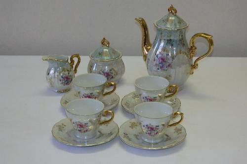 A SPECTACULAR ORIENTAL PORCELAIN DEMITASSE COFFEE SET INCLUDING COFFEE POT AND MILK & SUGAR