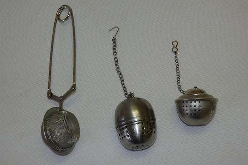 THREE AWESOME METAL "LOOSE TEA LEAVES" TEA STRAINERS/ INFUSERS (TEA BOMBS) IN GREAT CONDITION