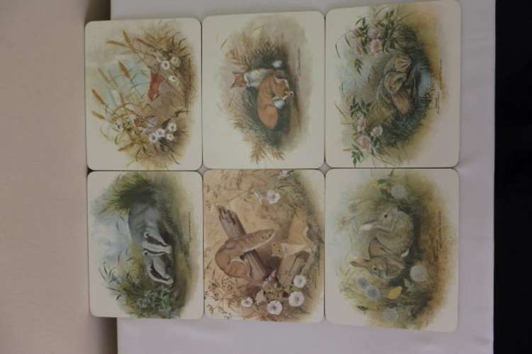 A BEAUTIFUL BOXED SET OF 6 "KELSEY OF ENGLAND" PLACE MATS WITH AN BRITISH ANIMALS THEME