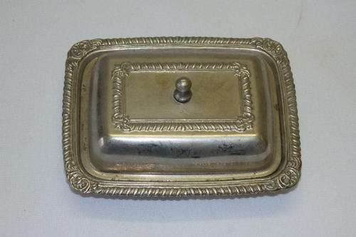AN AWESOME VINTAGE RECTANGULAR SILVER PLATED BUTTER DISH WITH A GLASS TRAY