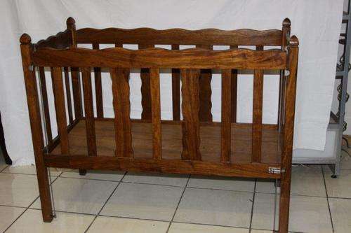 EXQUISITE SOLID ROSEWOOD VINTAGE COT - GORGEOUS BABY FURNITURE FOR THE PERFECT BABY!!!