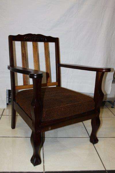 A STUNNING ANTIQUE BALL & CLAW CHAIR IN GREAT CONDITION FOR THE AGE!!! THIS IS AN AWESOME CHAIR...
