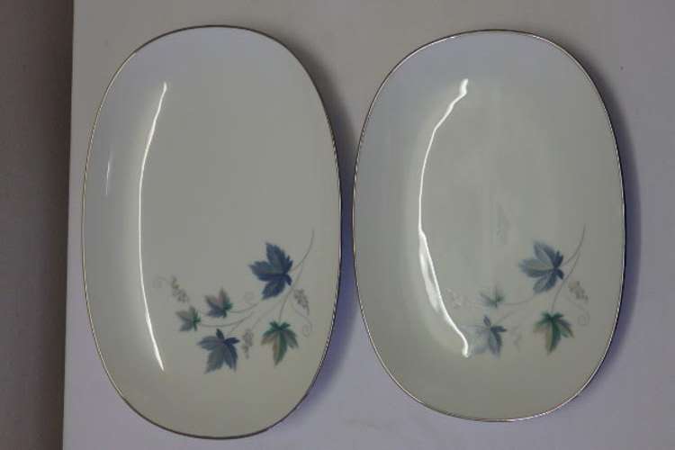 AN AWESOME "ROYAL CERAMICS" BY NORITAKE OF JAPAN "VINTAGE SERIES" SET OF TWO SERVING PLATTERS