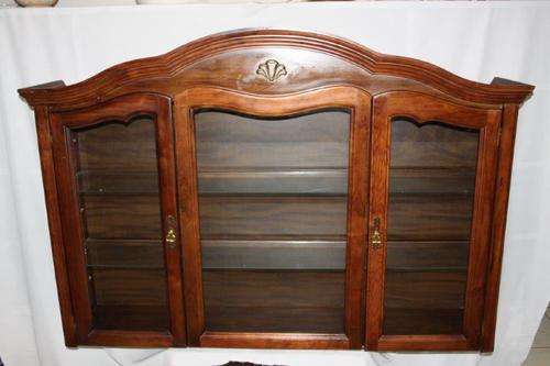 AN EXQUISITE VINTAGE DISPLAY CABINET WITH BEAUTIFUL GLASS DOORS - UNBELIEVABLY STUNNING FURNITURE!!!